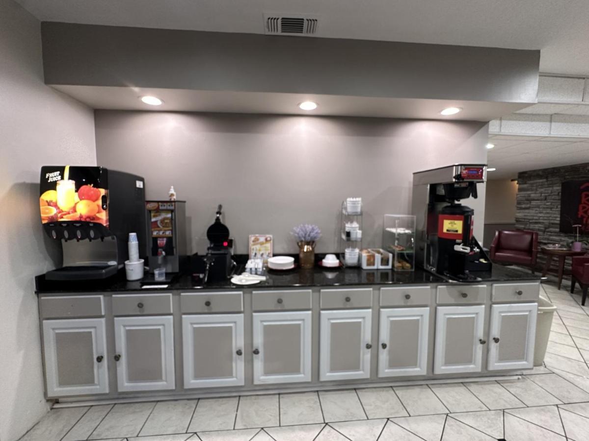 Red Roof Inn & Suites Biloxi - Ocean Springs Екстериор снимка