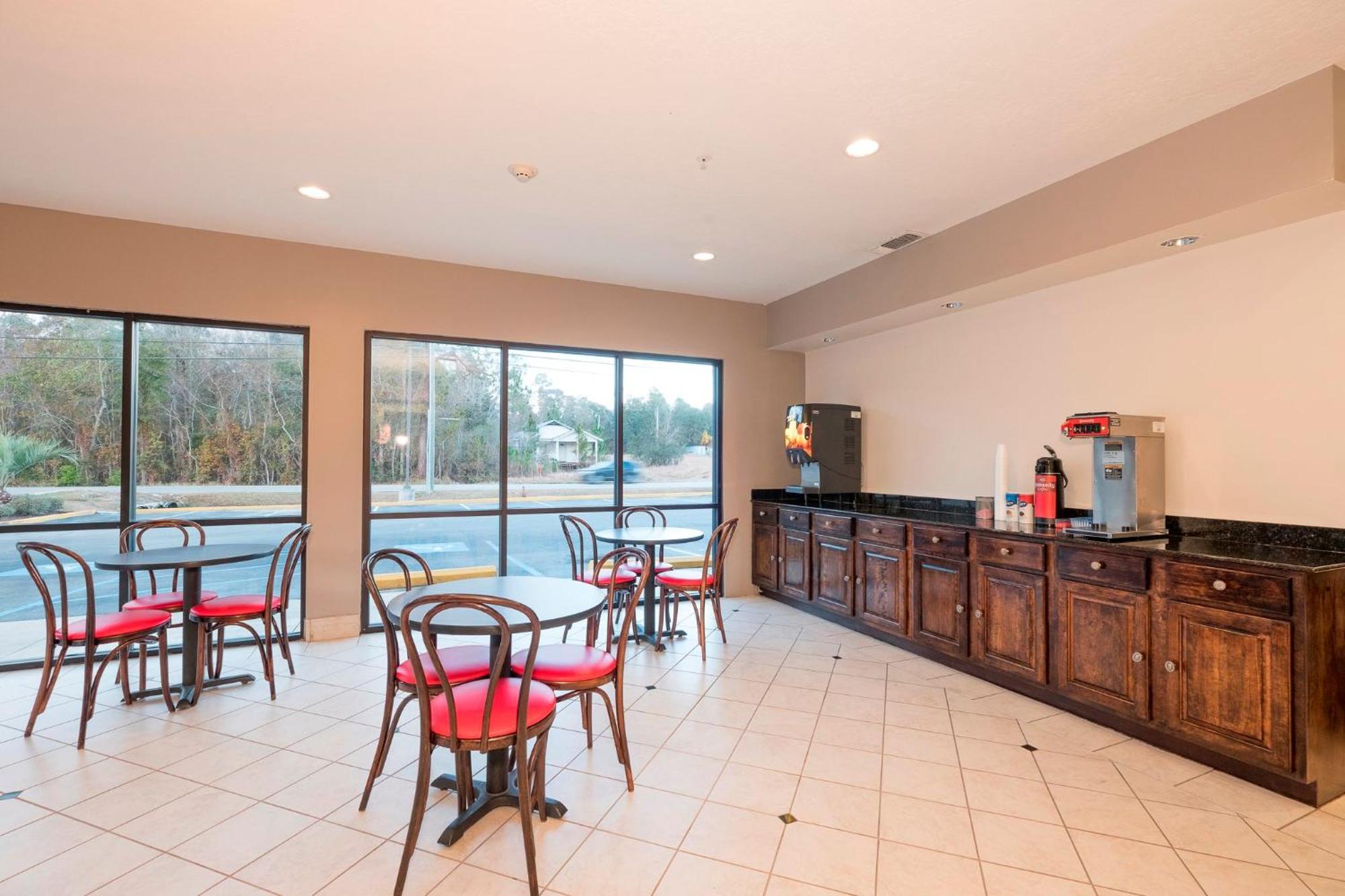 Red Roof Inn & Suites Biloxi - Ocean Springs Екстериор снимка