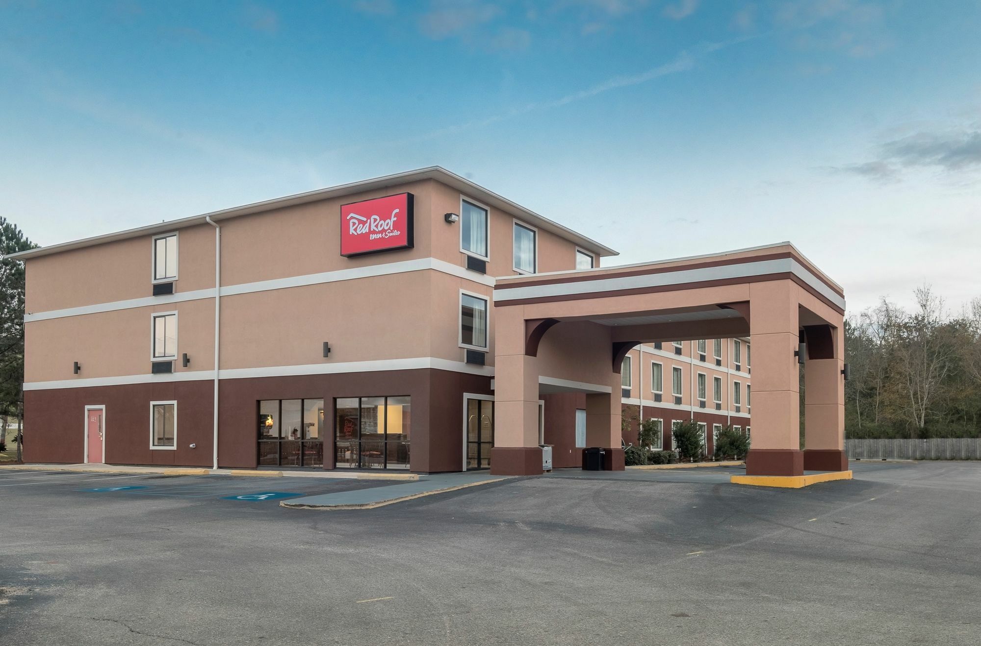 Red Roof Inn & Suites Biloxi - Ocean Springs Екстериор снимка